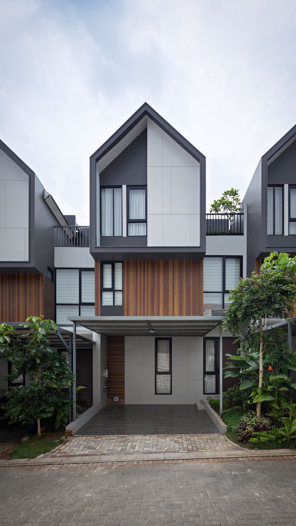 Rumah 3 Lantai, Full Furnished, Modern Minimalis di Kota Wisata Cibubur