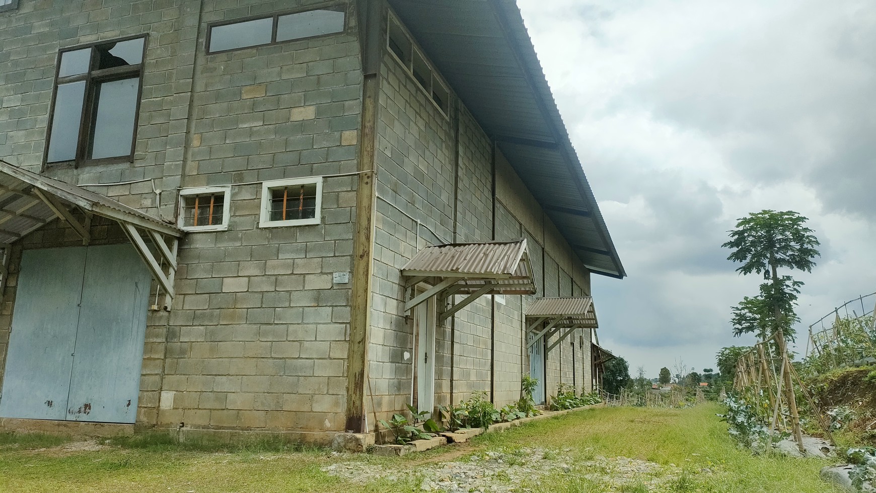 Kavling dan Gudang dan  yang terletak di Lembang Bandung  luas 4000m2, cocok untuk usaha agribisnis