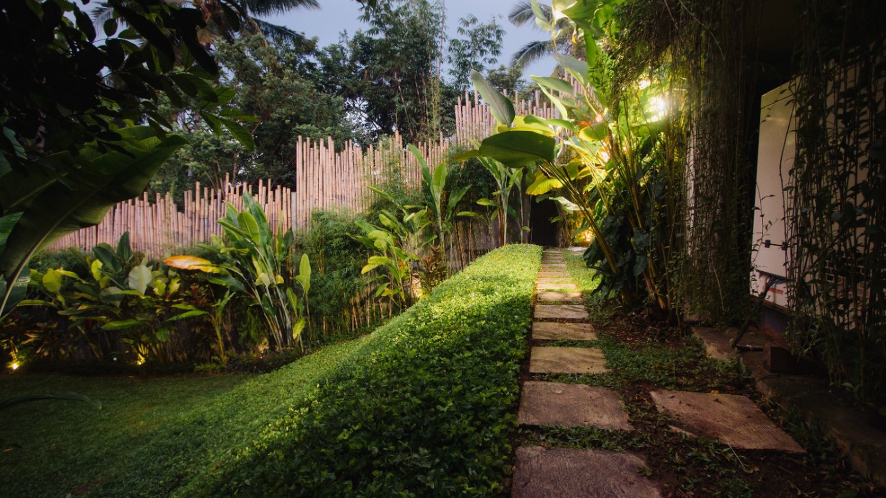 For Sale Cozy Villa With Spacious Garden in The Heart Of Ubud