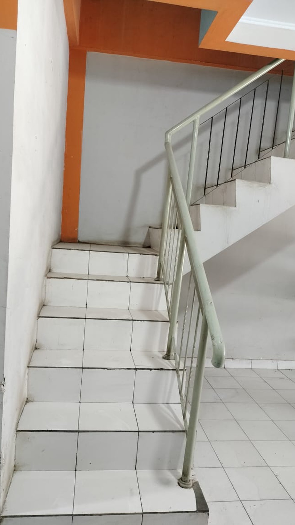 Ruko Siap untuk Usaha di Komplek Griya Bukit Jaya Gunung Putri