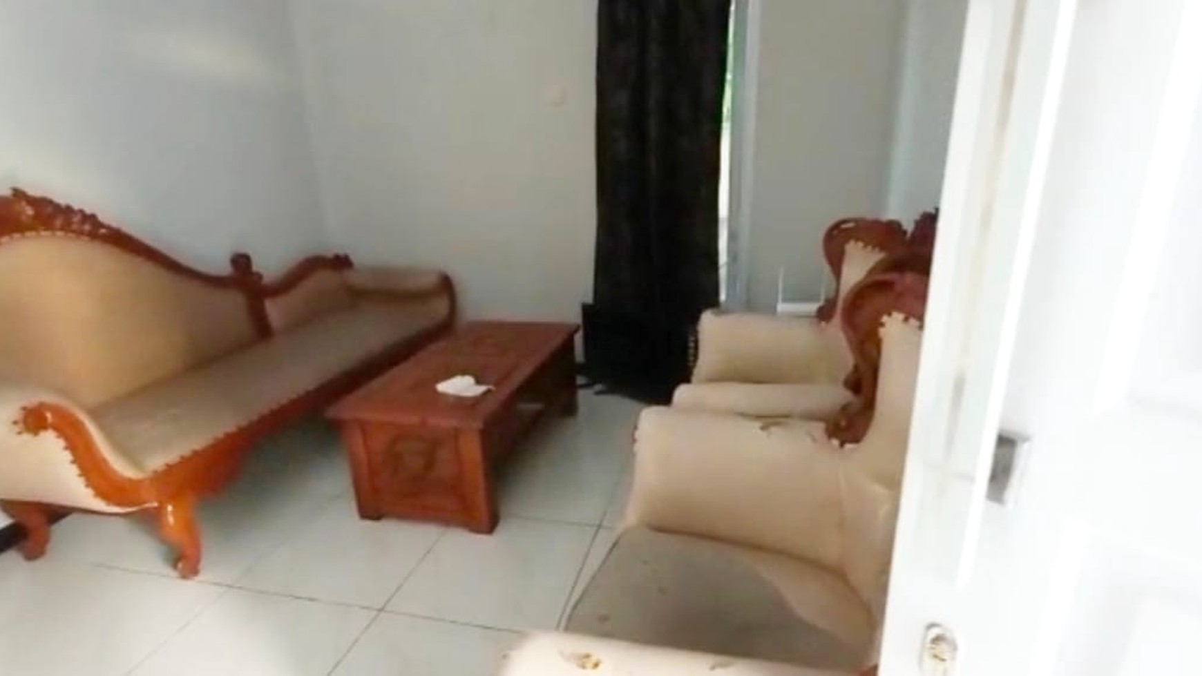 Dijual Cepat Villa Dengan Halaman Luas di Citeko, Cisarua, Bogor ( Semi Furnished )