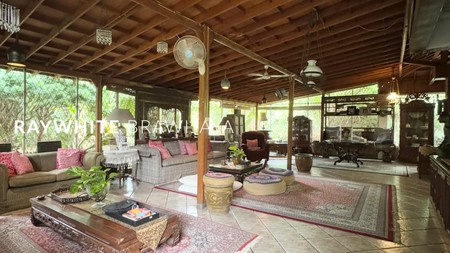 Rumah Lama Lokasi Strategis Area Jagakarsa