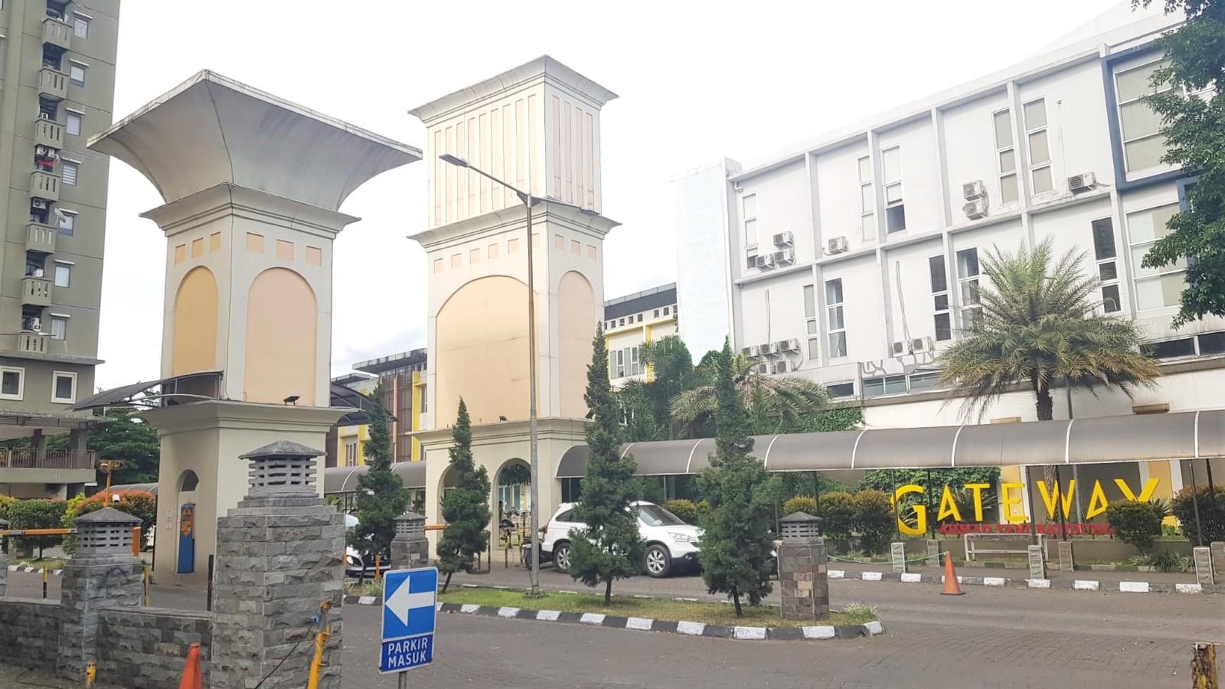 Ruko 3 Lantai di Gateway Apartemen Ahmad Yani Bandung