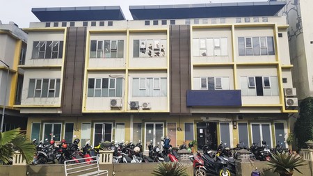 Ruko 3 Lantai di Gateway Apartemen Ahmad Yani Bandung