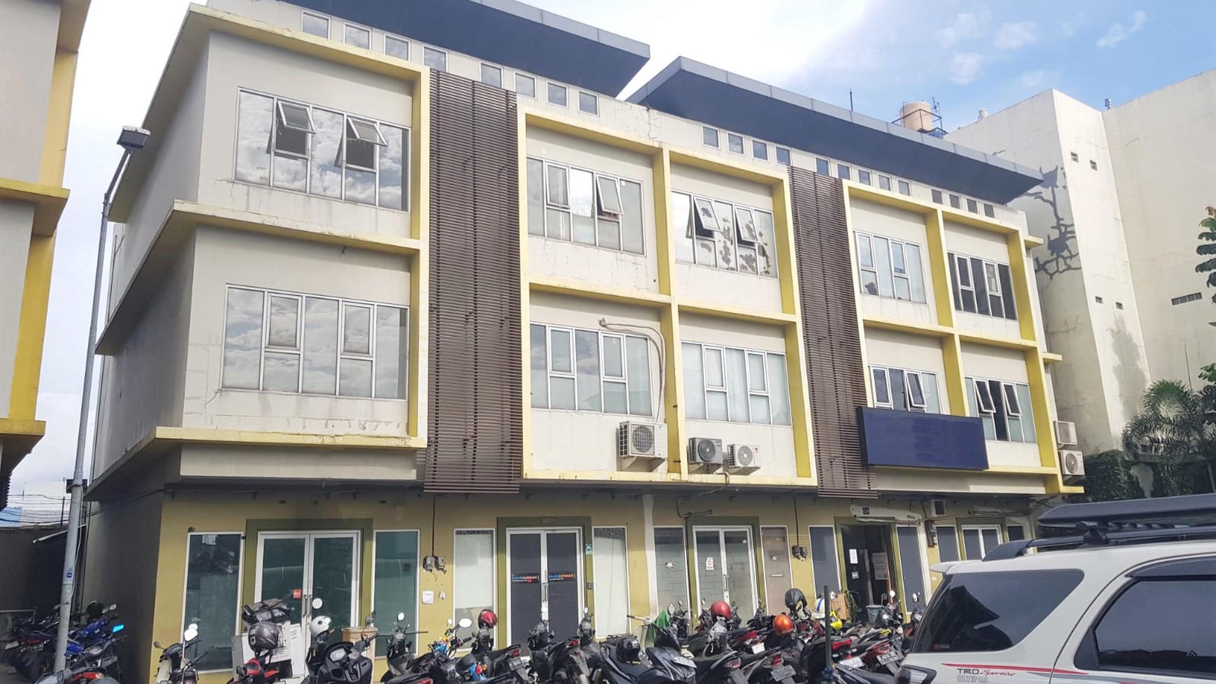 Ruko 3 Lantai di Gateway Apartemen Ahmad Yani Bandung