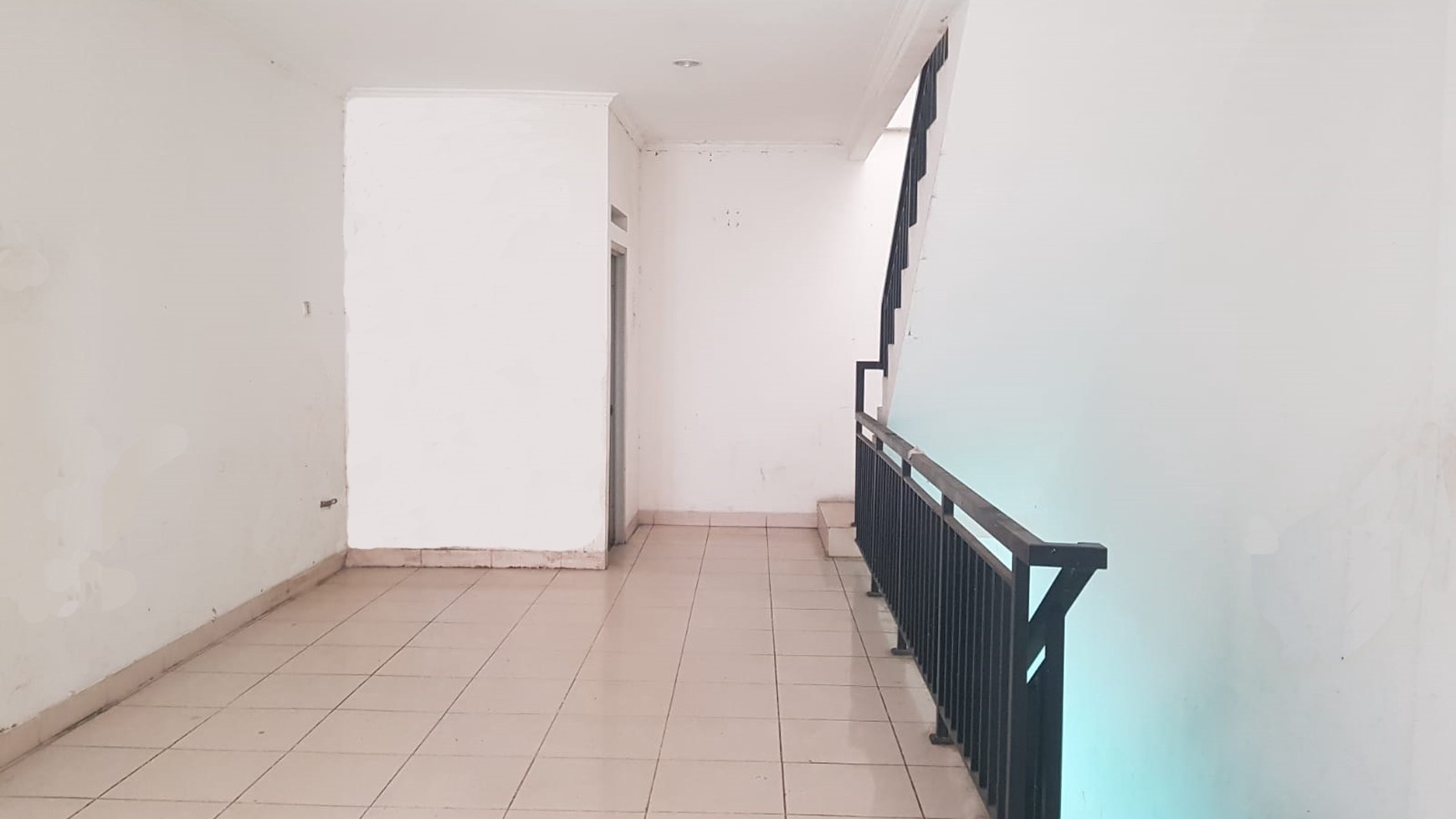 Ruko 3 Lantai di Gateway Apartemen Ahmad Yani Bandung