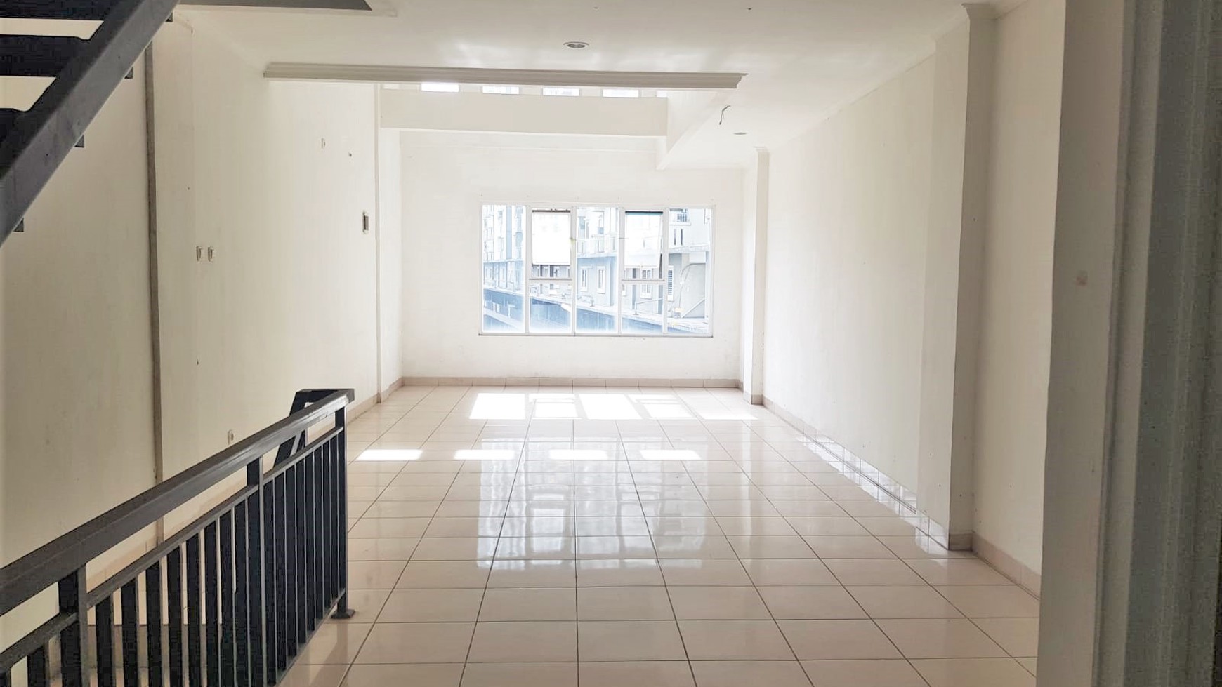 Ruko 3 Lantai di Gateway Apartemen Ahmad Yani Bandung