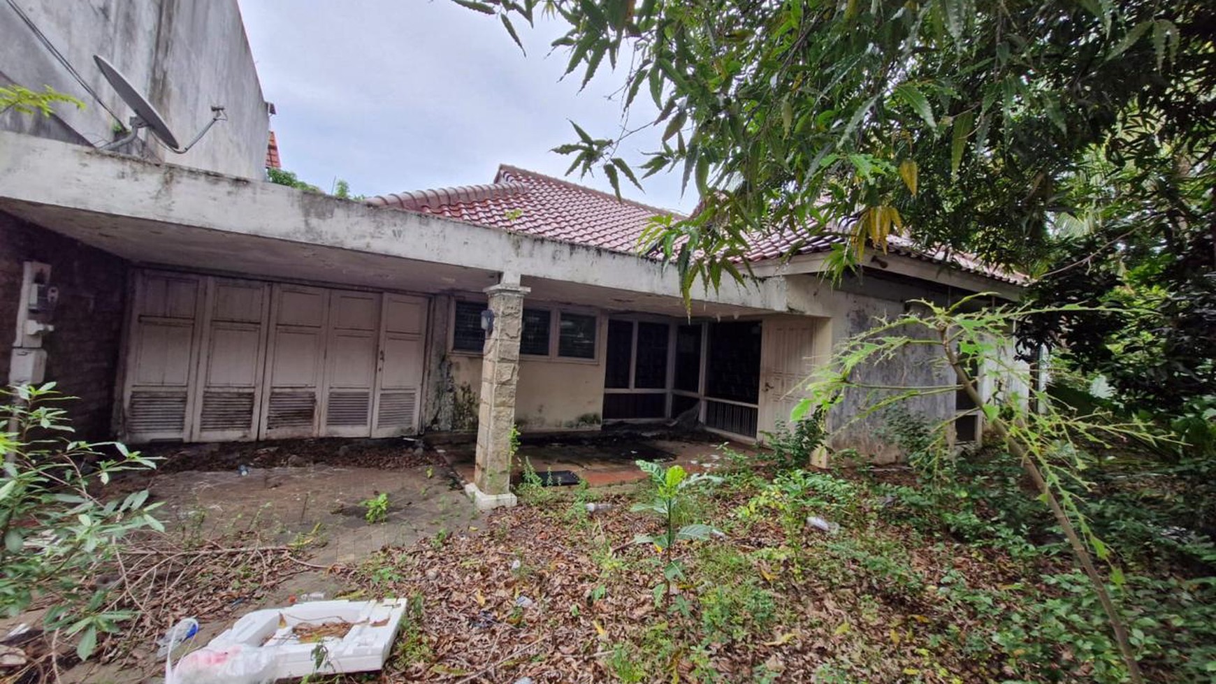 Rumah lama di jual hitung tanah lokasi di  Jl. Bangka Pela Jakarta Selatan