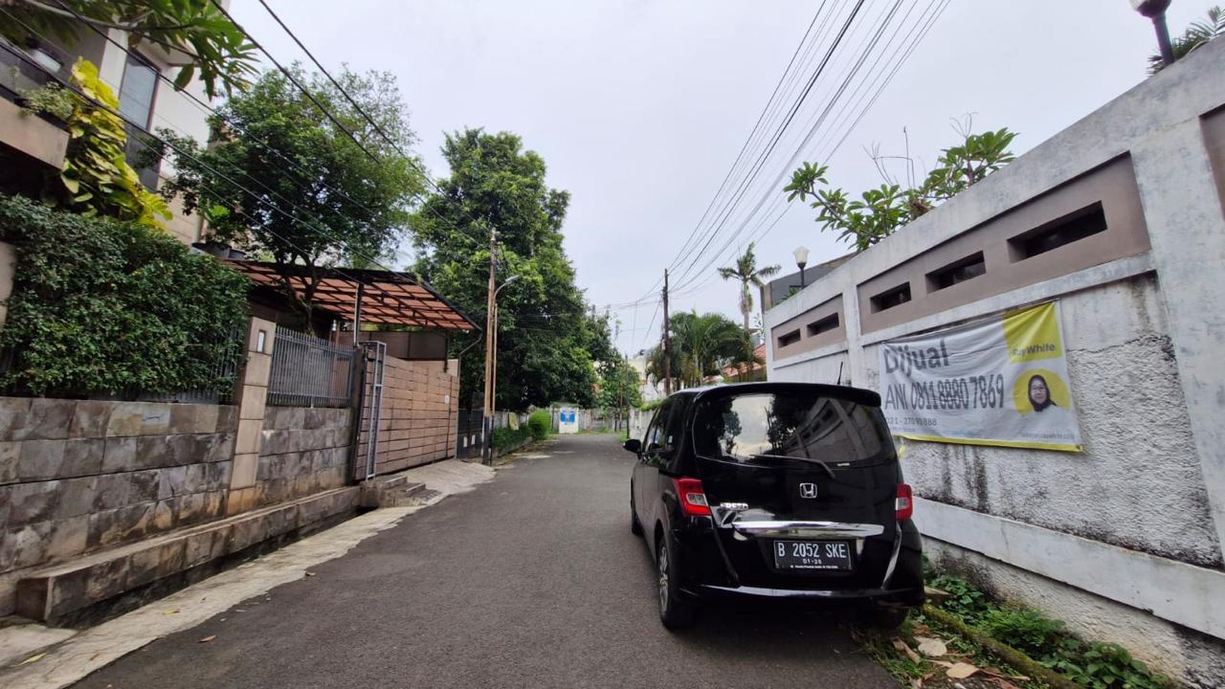 Rumah lama di jual hitung tanah lokasi di  Jl. Bangka Pela Jakarta Selatan