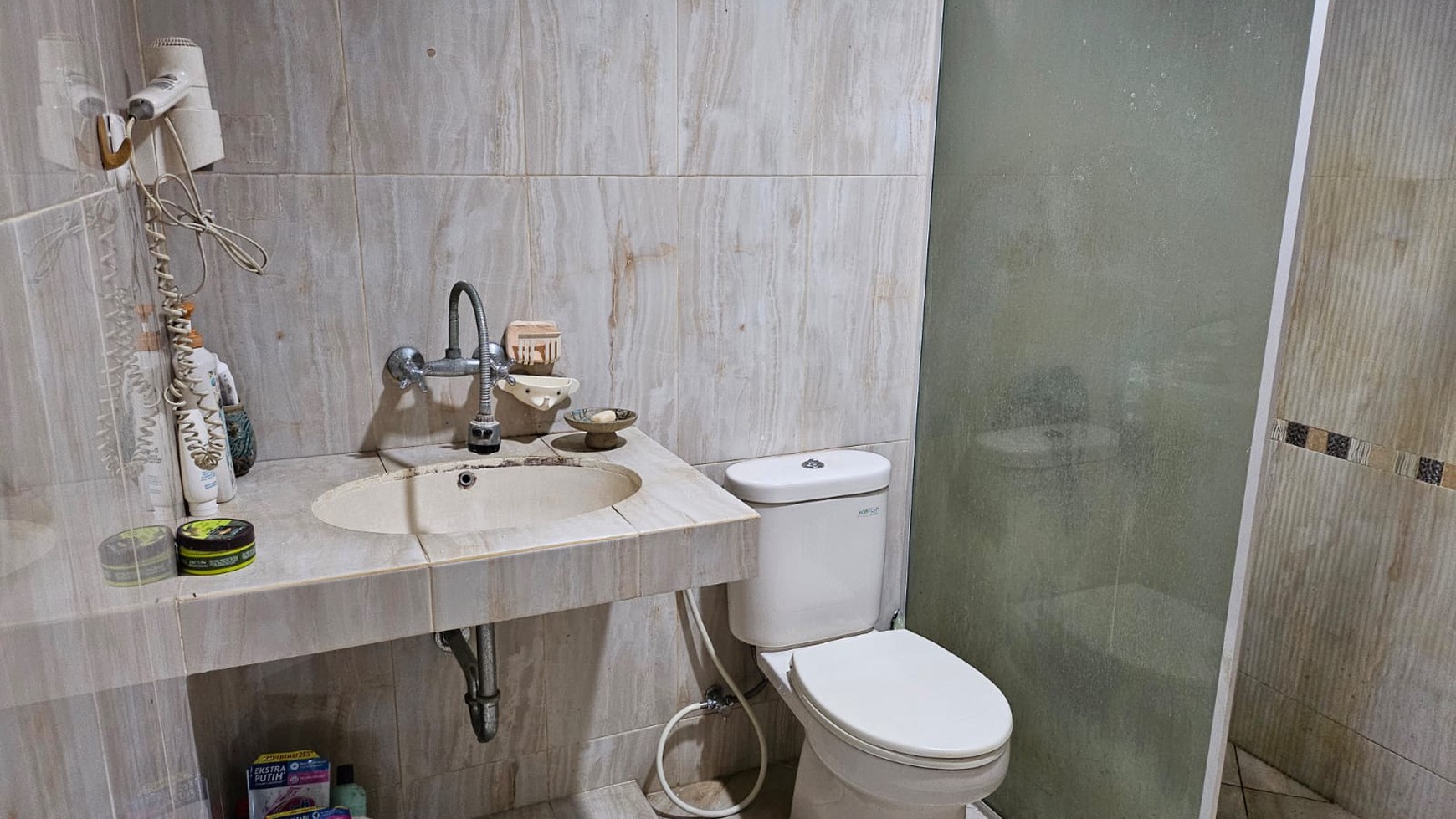 Rumah bagus, 2 lantai, siap huni di Bintaro