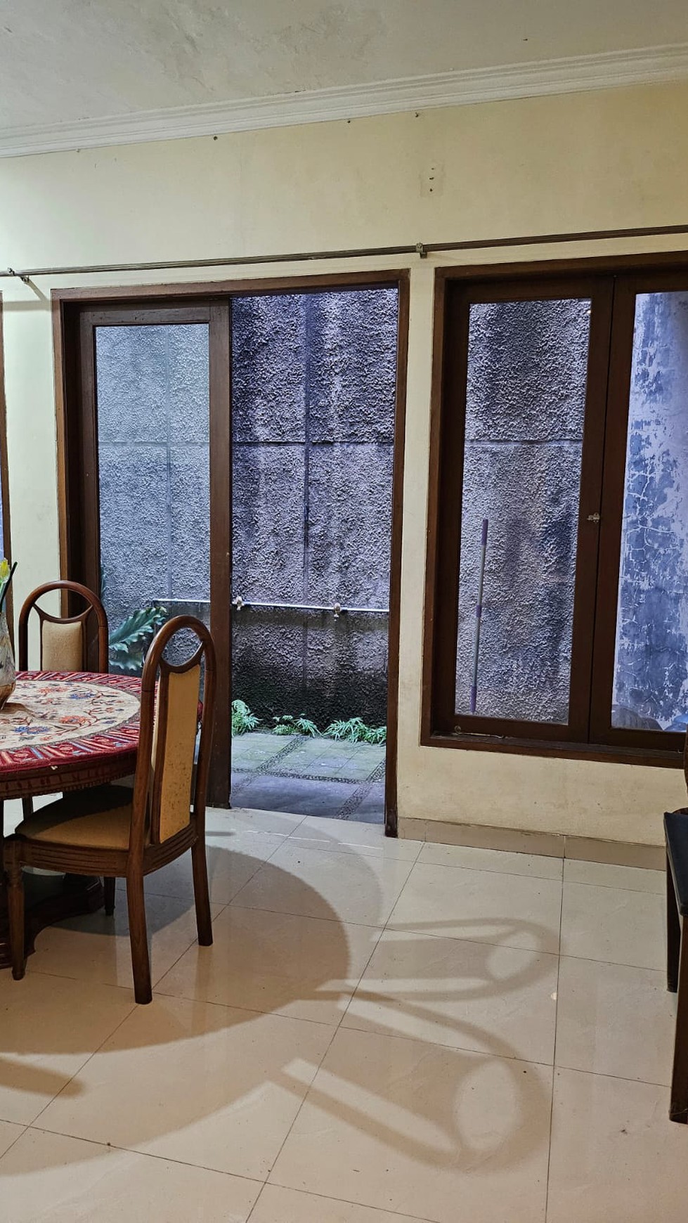 Rumah bagus, 2 lantai, siap huni di Bintaro