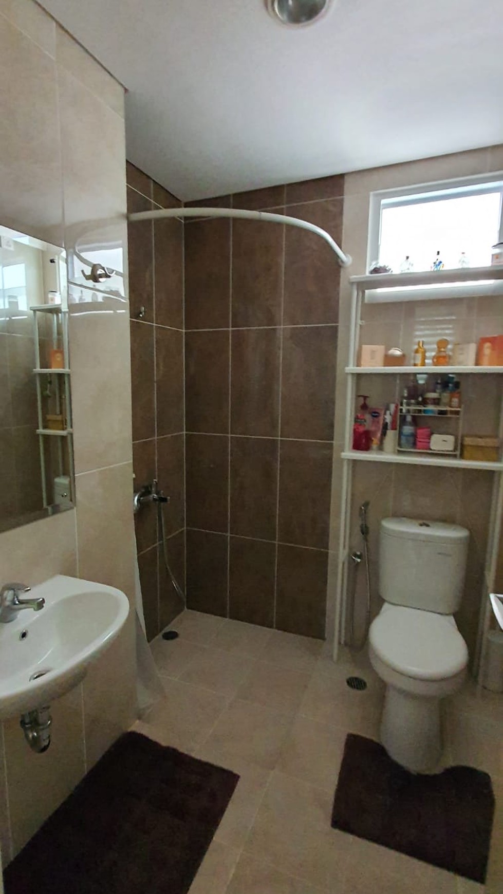 Apartemen Rainbow Spring full furnished harga Murah
