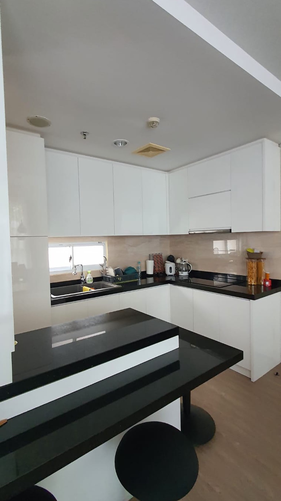 Apartemen Rainbow Spring full furnished harga Murah