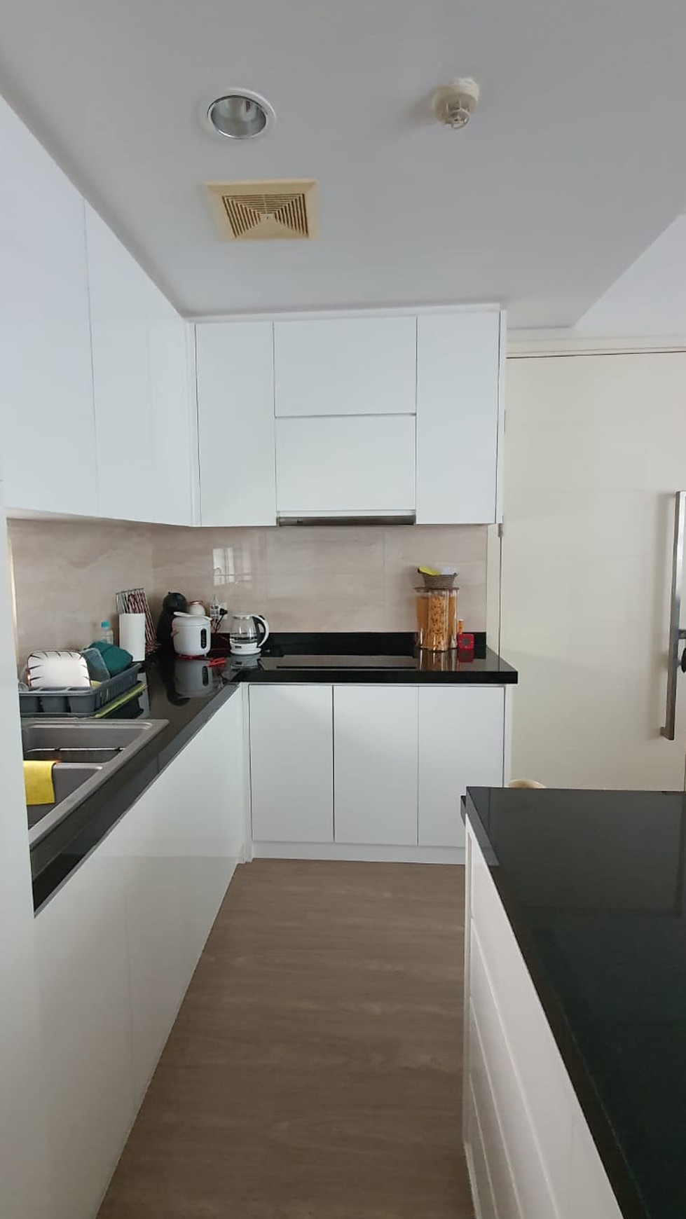 Apartemen Rainbow Spring full furnished harga Murah