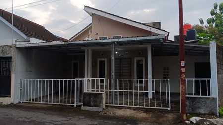 Rumah Tinggal Furnish Lokasi Strategis di Triharjo Sleman  