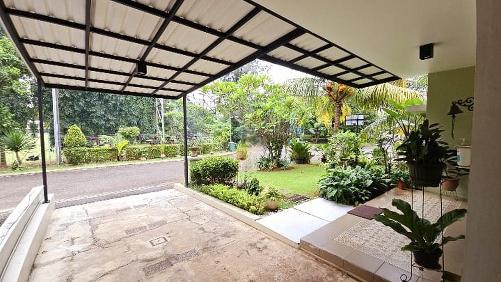 Rumah hoek 2 lantai Siap Huni depan Melia Golf Driving Range Legenda Wisata Cibubur