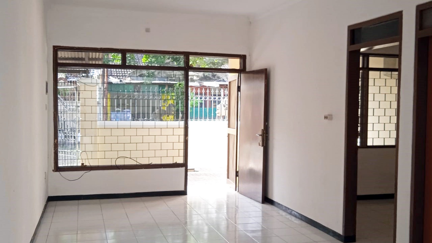 Rumah di Kutisari Indah Utara Surabaya Selatan, Bagus + Terawat, Siap Huni