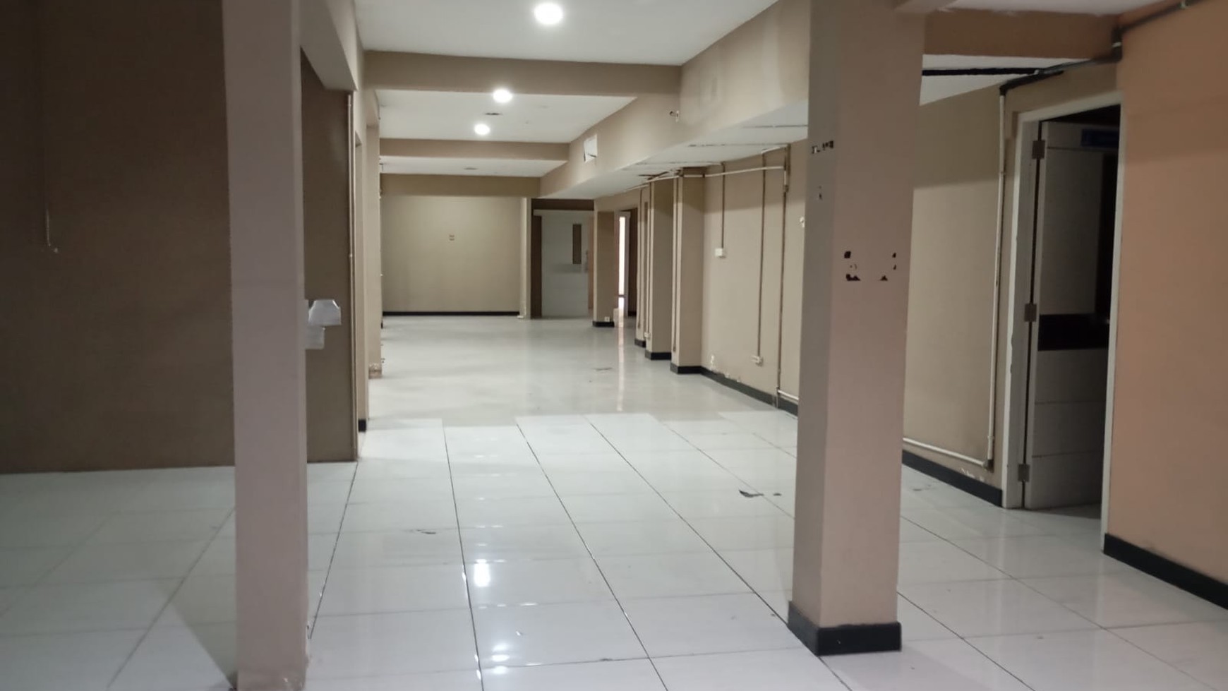 DISEWAKAN RUMAH UNTUK USAHA  Jalan Diponegoro Surabaya