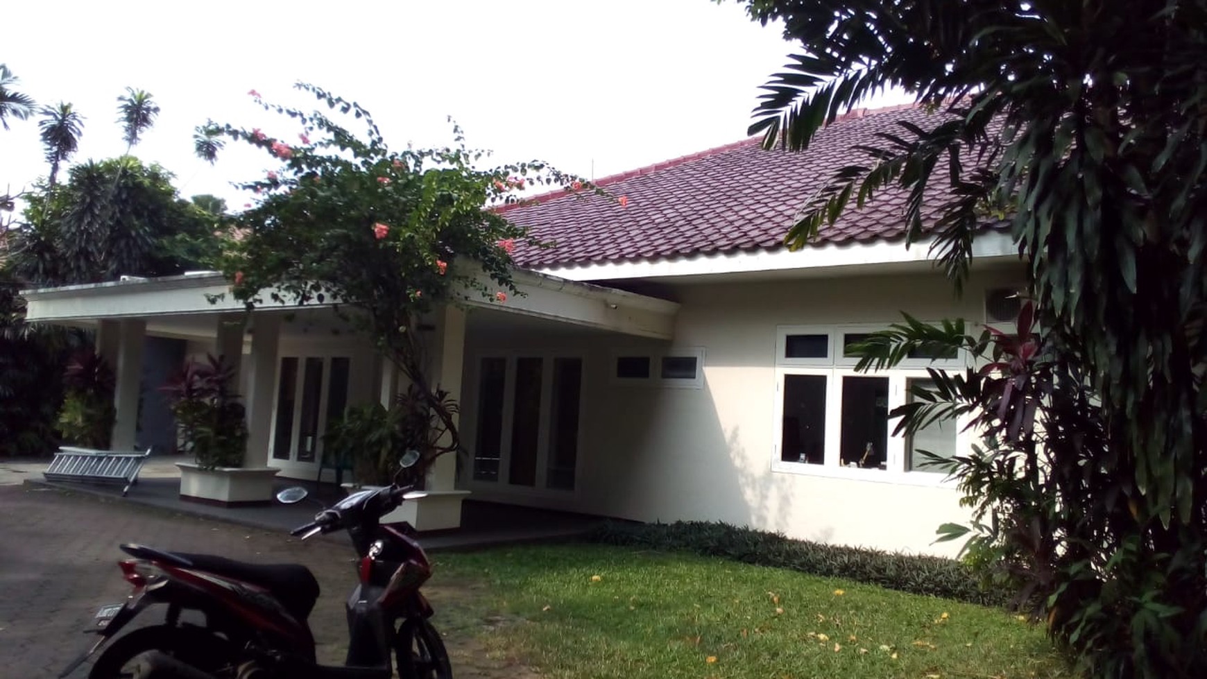 Rumah Klasik Dengan Luas Tanah 1374m2 di Kemang, Jakarta Selatan