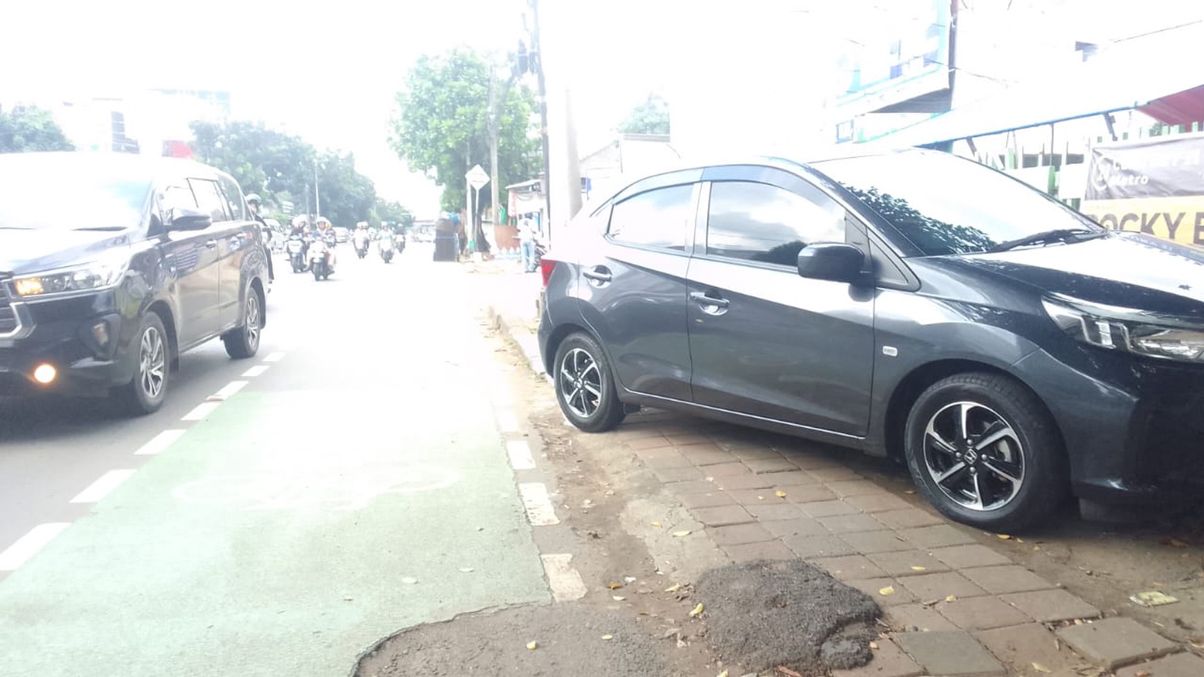 Lahan 1058 m2 Bonus Bangunan Di Jl. Dewi Sartika, Cawang, Strategis Hanya 3 Menit Ke Tol MT Haryono Cawang