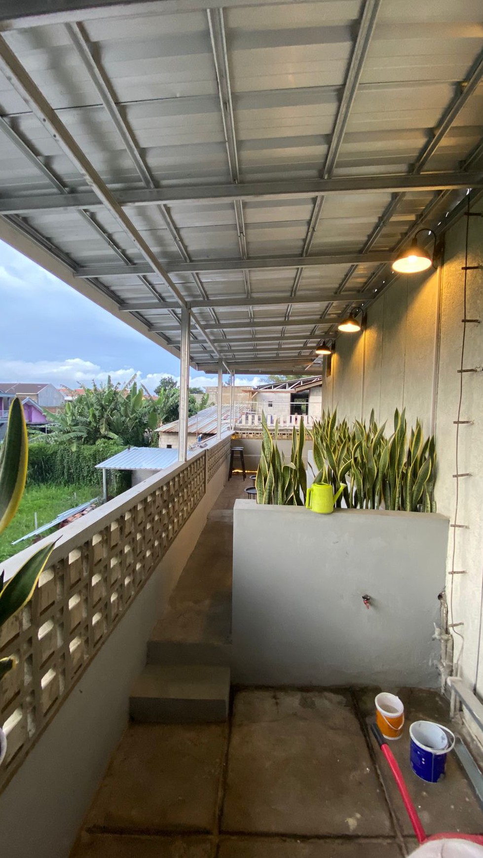 Dijual Tempat Usaha Bagus di Area Strategis di Taman Holis Indah