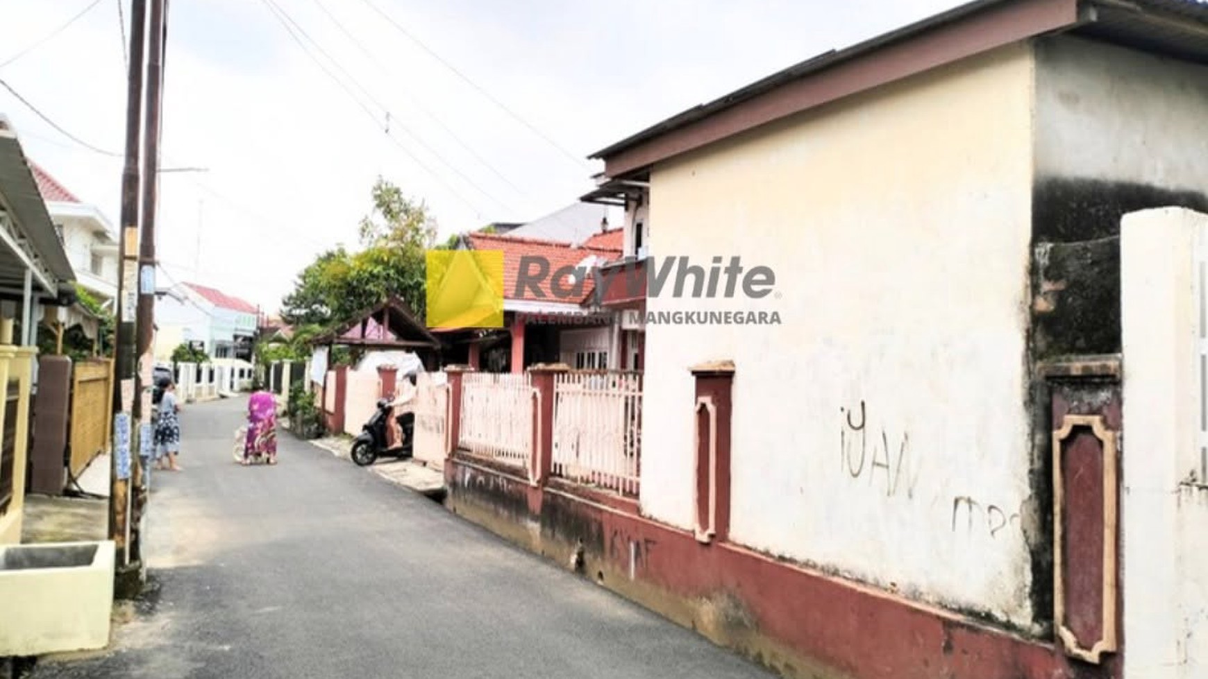 DI JUAL RUMAH TENGAH KOTA