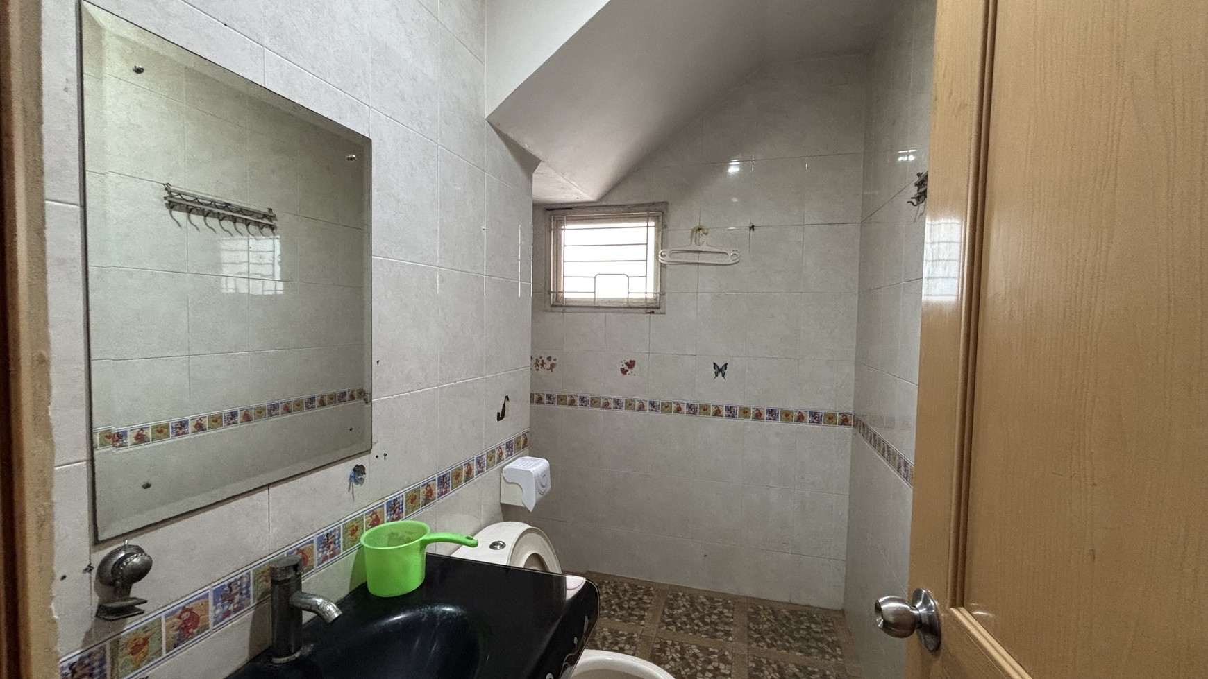 Rumah Kokoh 2 Lantai, Rapi Siap Huni Full Furnished di Kota Wisata Cibubur