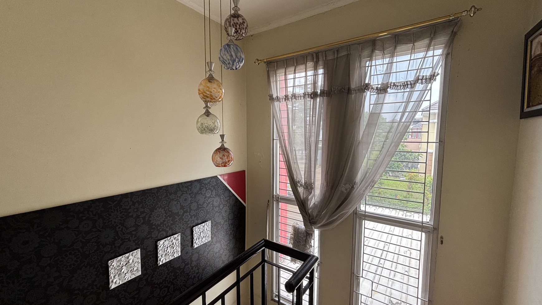 Rumah Kokoh 2 Lantai, Rapi Siap Huni Full Furnished di Kota Wisata Cibubur