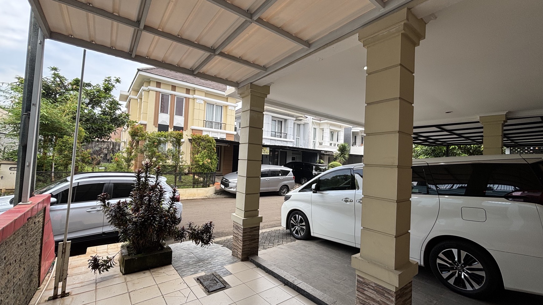 Rumah Kokoh 2 Lantai, Rapi Siap Huni Full Furnished di Kota Wisata Cibubur
