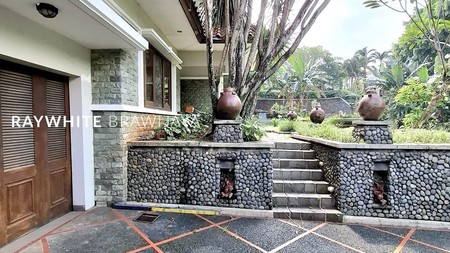 Rumah Modern dalam Kompleks Lebak Bulus