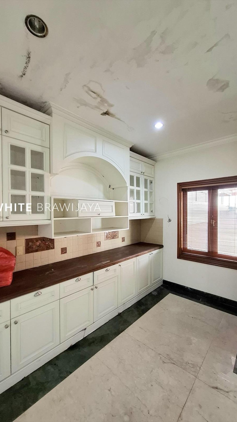 Rumah Modern dalam Kompleks Lebak Bulus