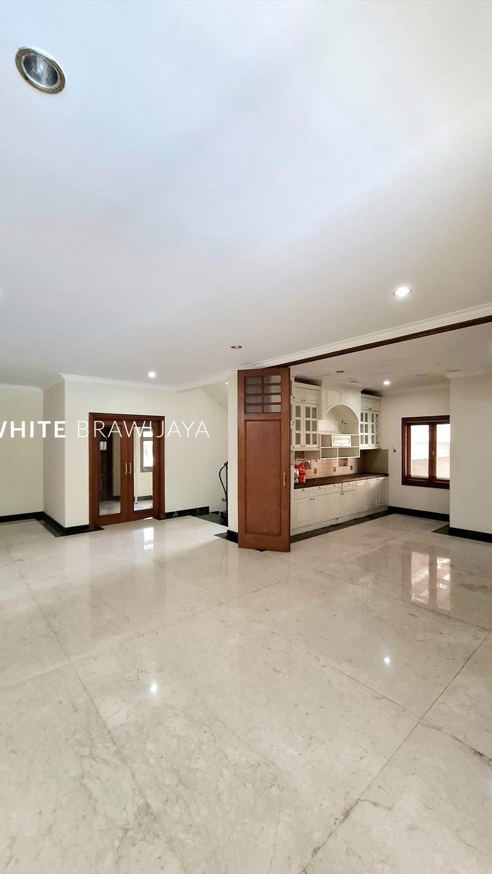 Rumah Modern dalam Kompleks Lebak Bulus