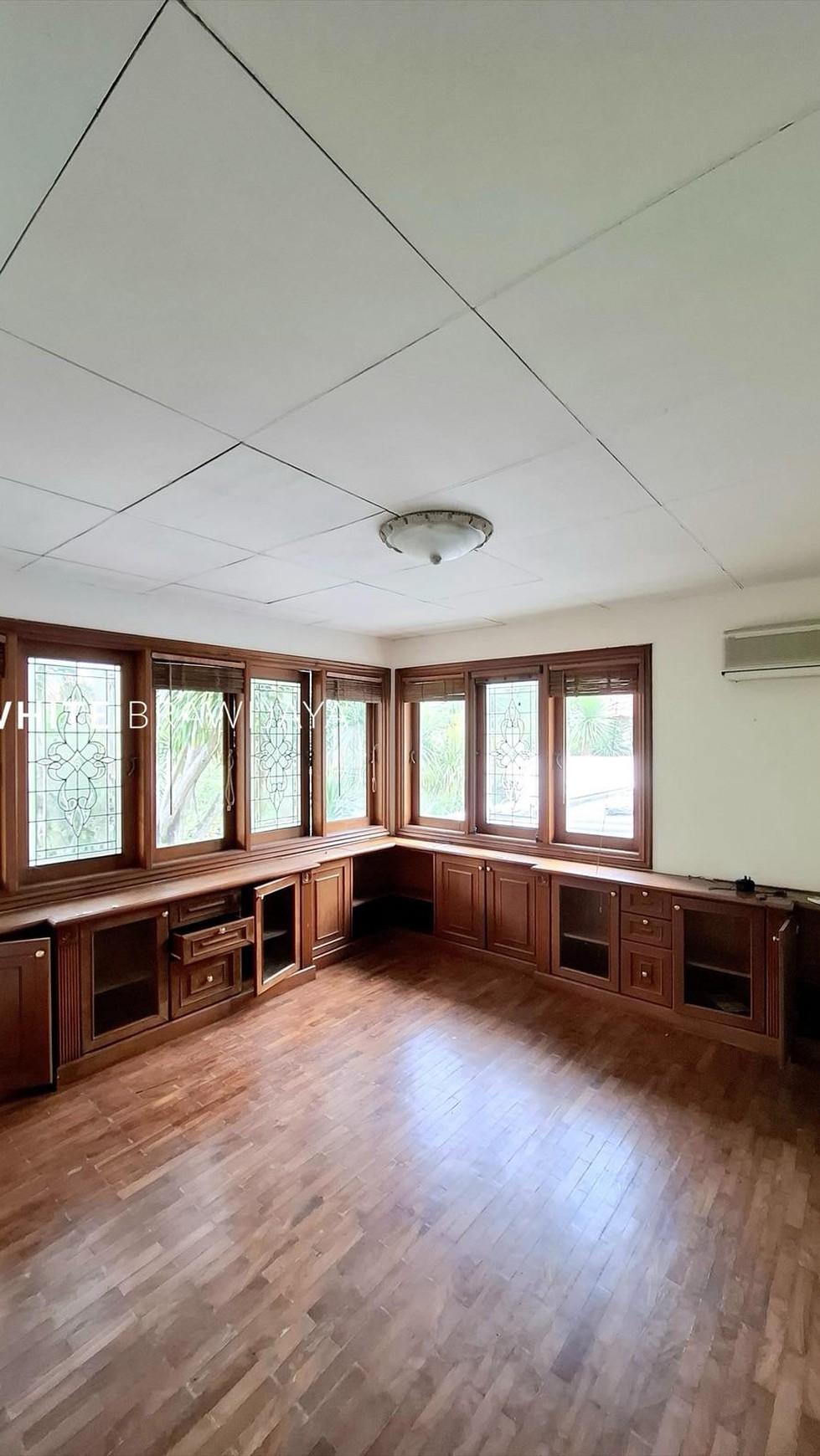 Rumah Modern dalam Kompleks Lebak Bulus