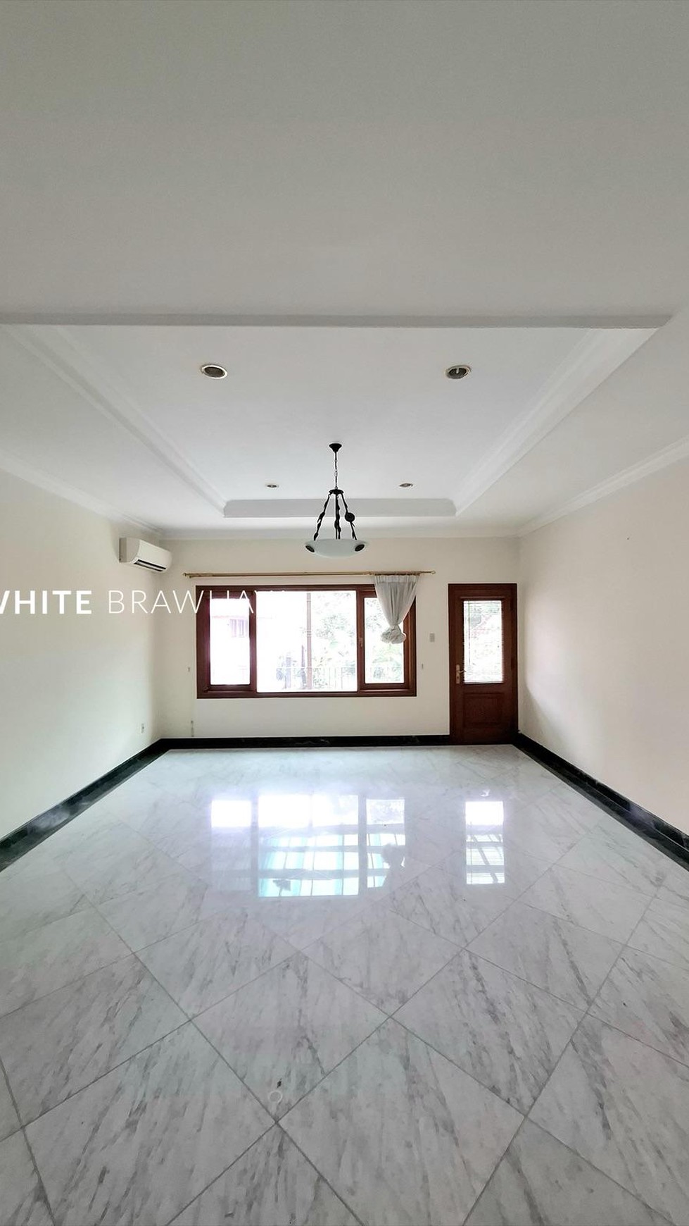 Rumah Modern dalam Kompleks Lebak Bulus