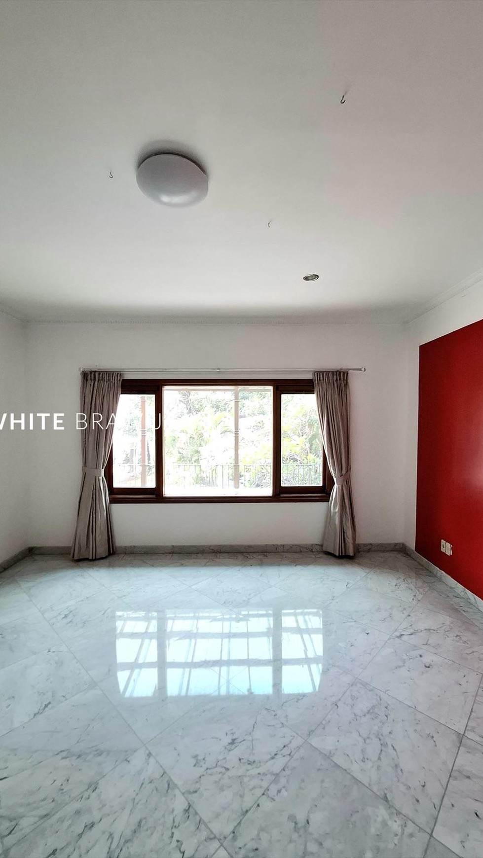 Rumah Modern dalam Kompleks Lebak Bulus