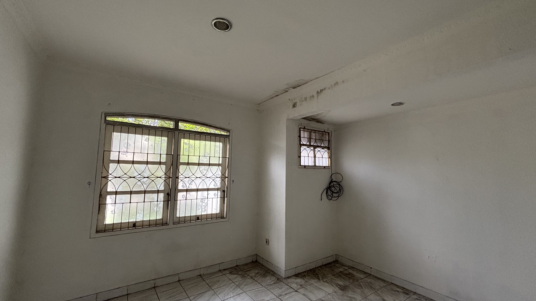 Rumah 2 Lantai, Perlu Renovasi di Kota Wisata Cibubur