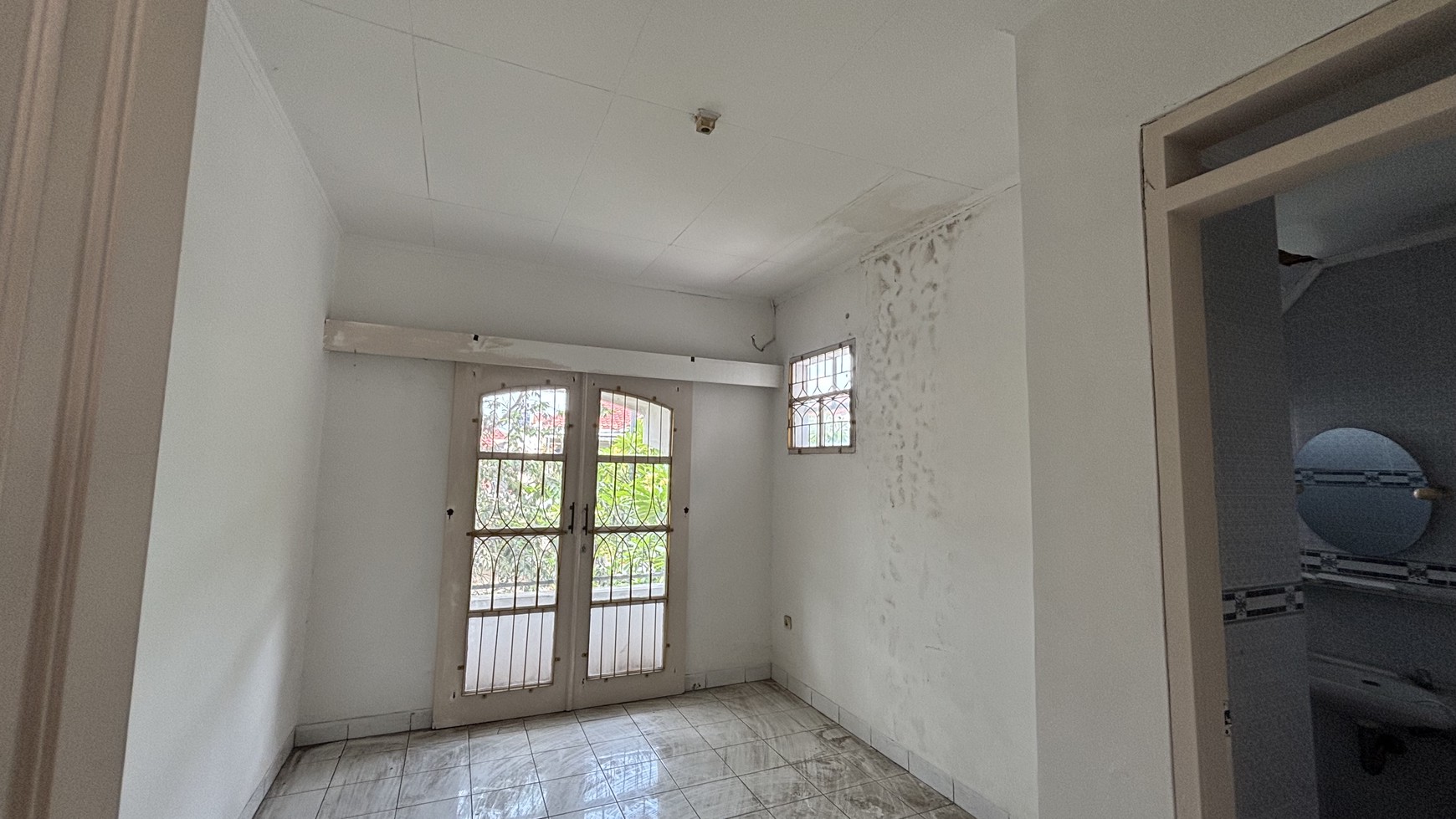 Rumah 2 Lantai, Perlu Renovasi di Kota Wisata Cibubur
