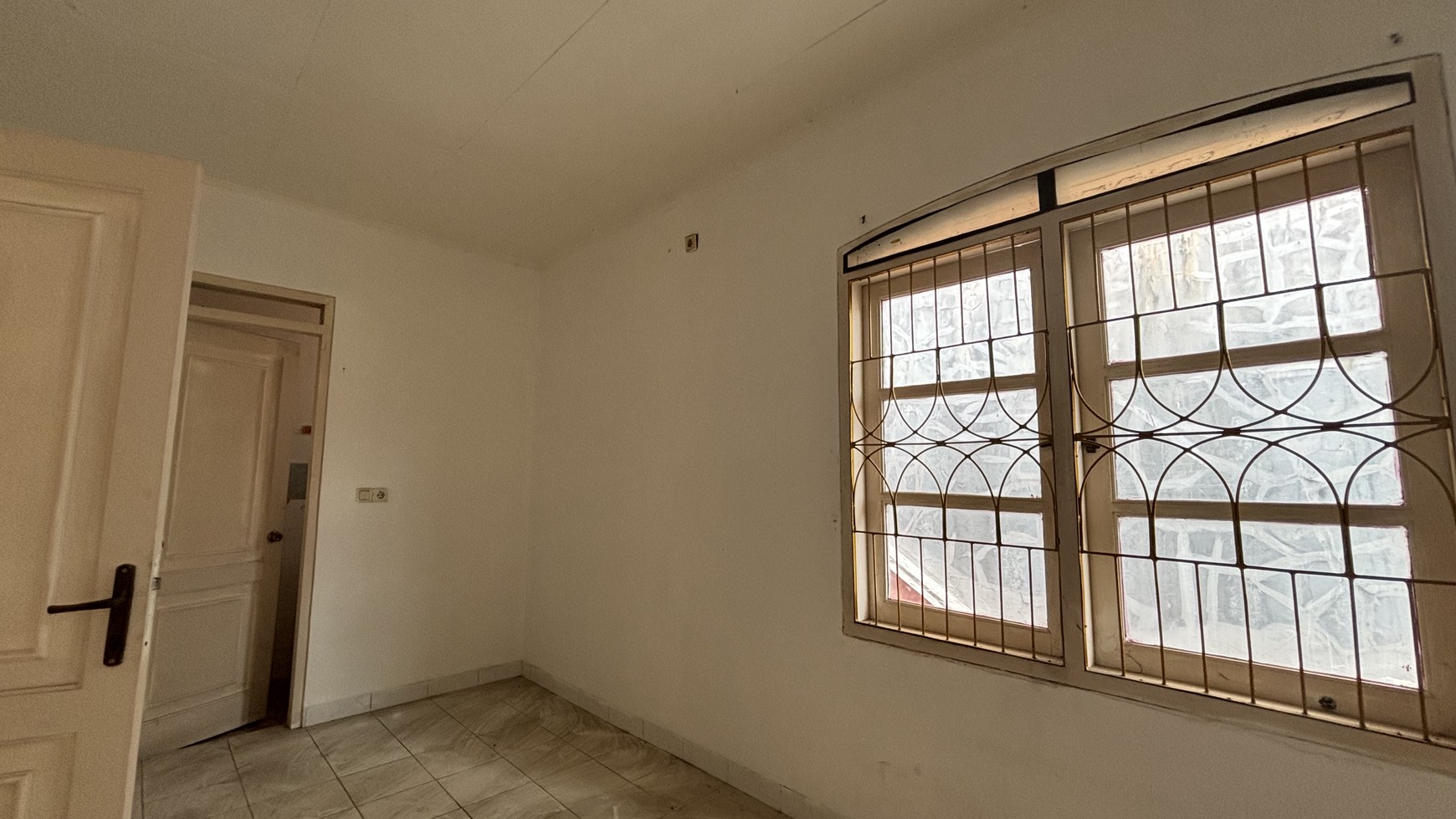 Rumah 2 Lantai, Perlu Renovasi di Kota Wisata Cibubur
