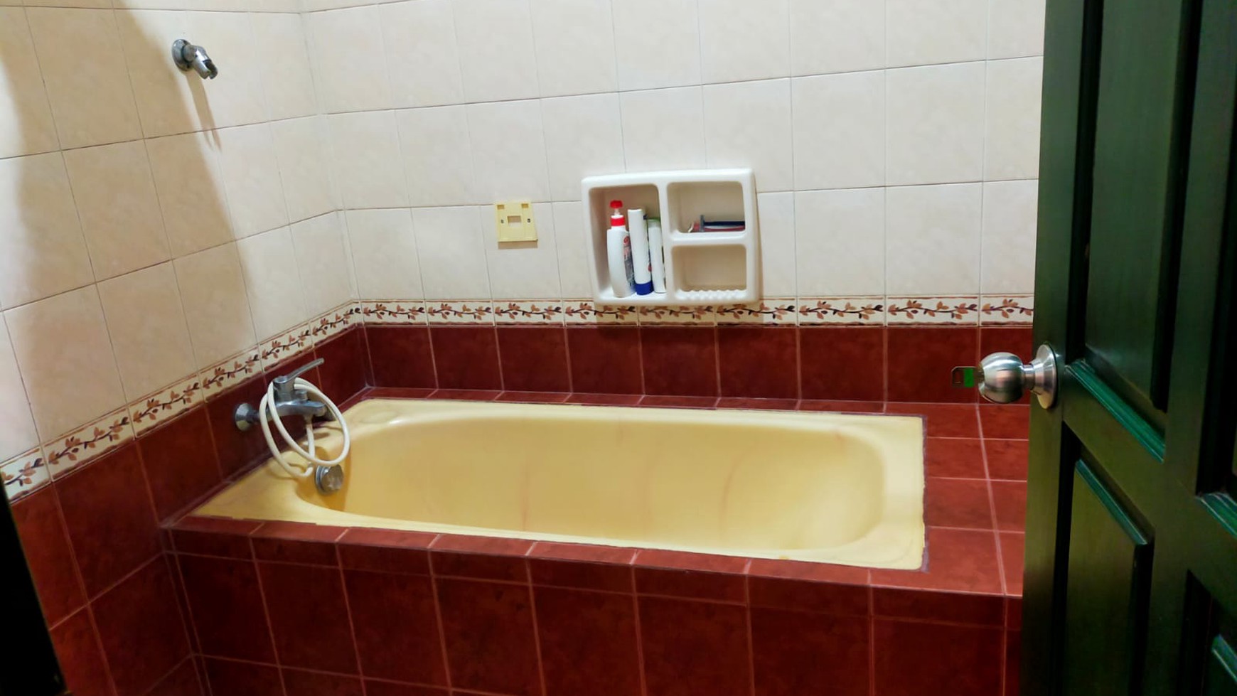 Rumah 2 Lantai, bebas banjir, lokasi strategis di Bintaro Sektor 2