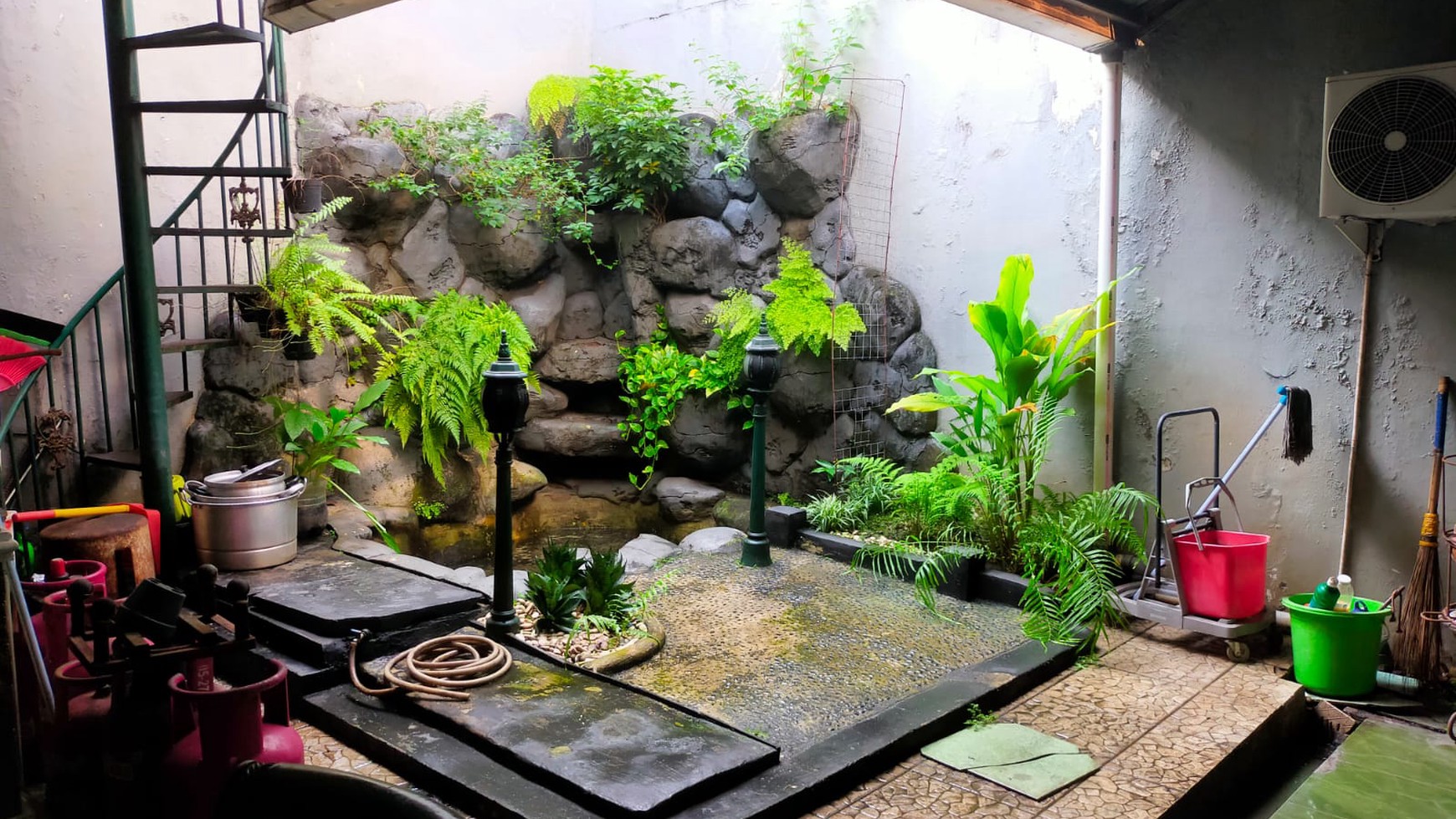 Rumah 2 Lantai, bebas banjir, lokasi strategis di Bintaro Sektor 2