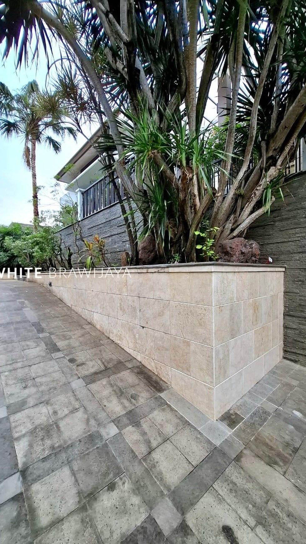 Rumah Modern Lokasi Tenang Area Kebayoran Baru