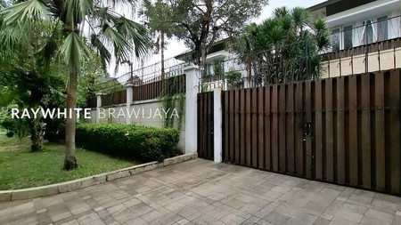 Rumah Modern Lokasi Tenang Area Kebayoran Baru