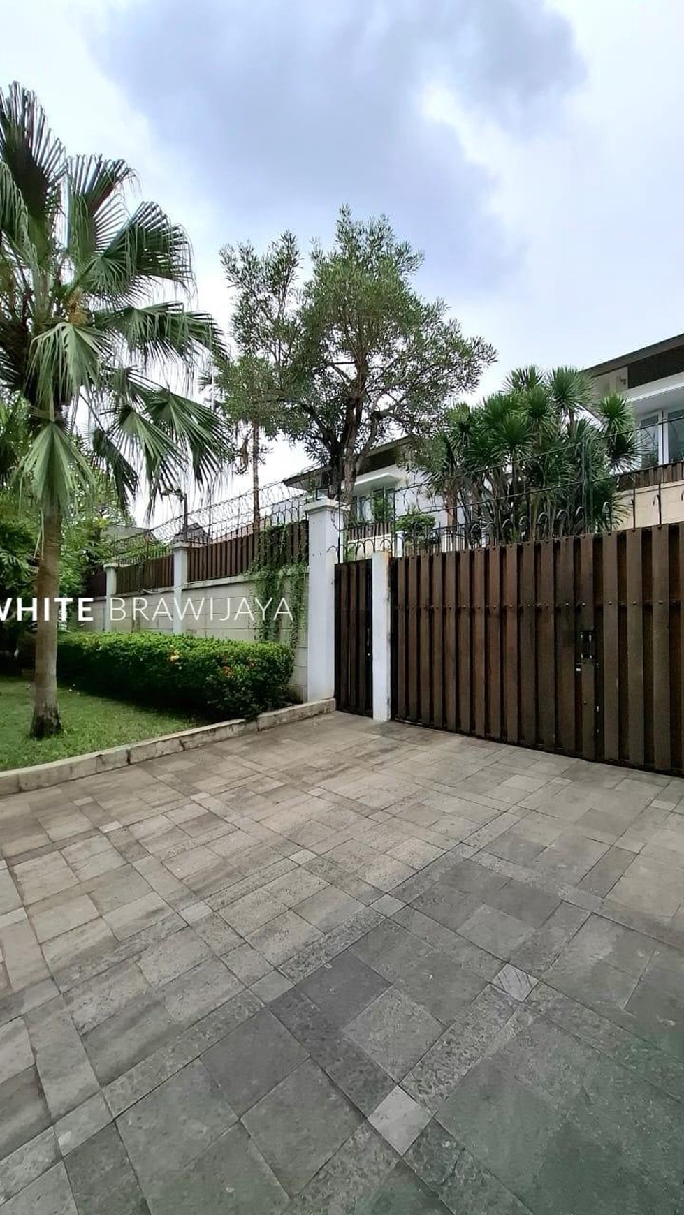 Rumah Modern Lokasi Tenang Area Kebayoran Baru