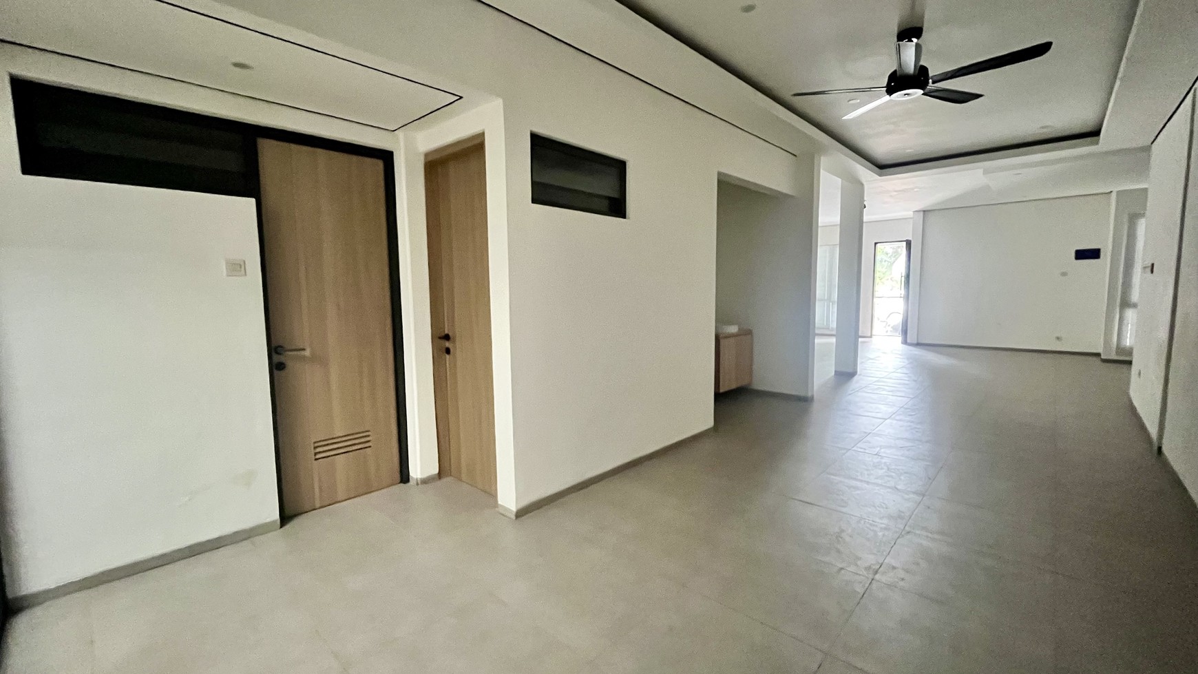 Rumah siap huni bisa digunakan untuk Office, lokasi strategis di Bintaro.