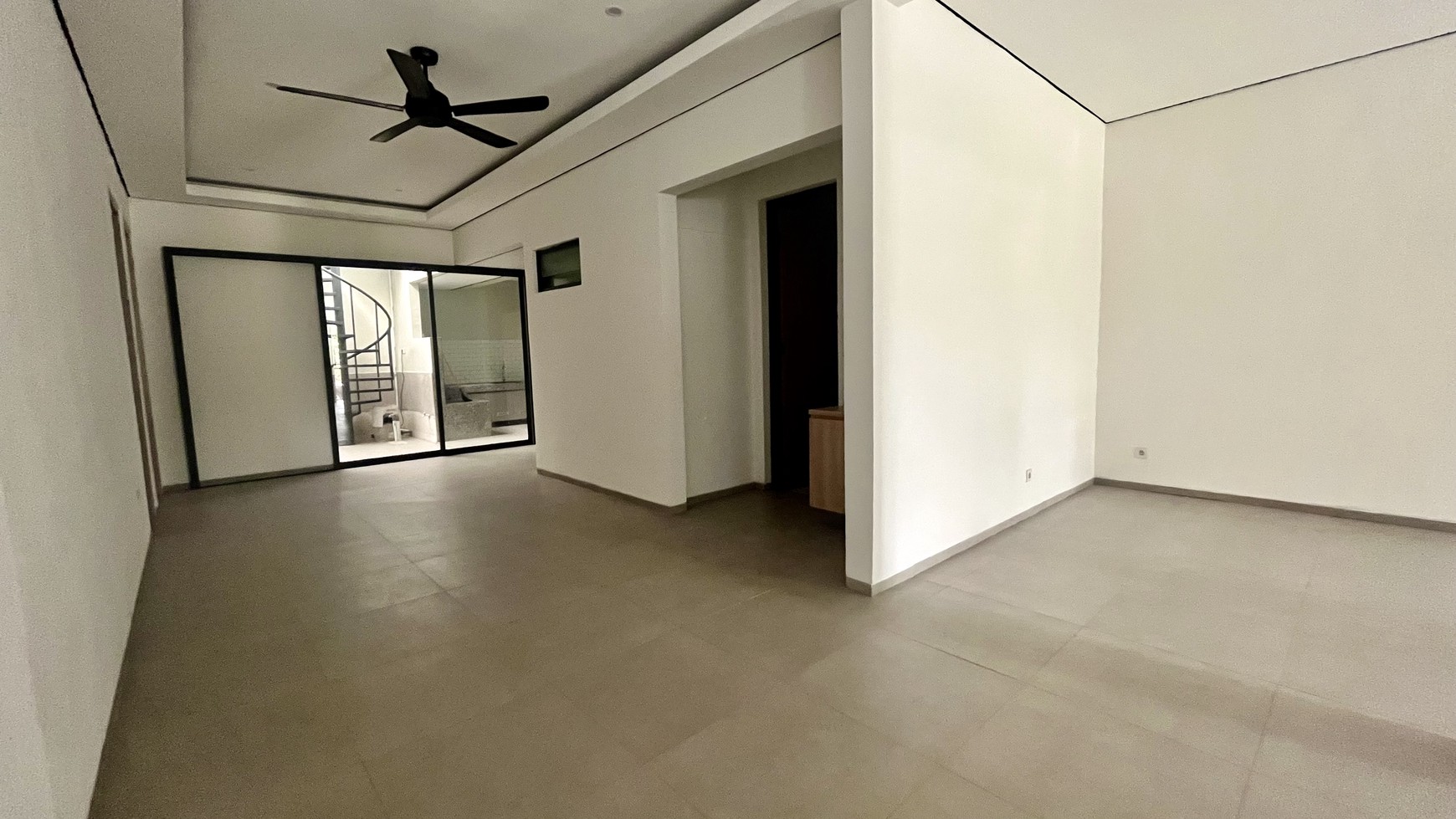 Rumah siap huni bisa digunakan untuk Office, lokasi strategis di Bintaro.