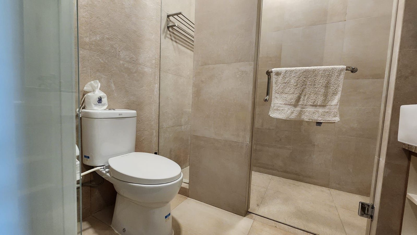 Rumah Luxury Minimalis Modern Dengan Pemandangan Gunung di Sentul City