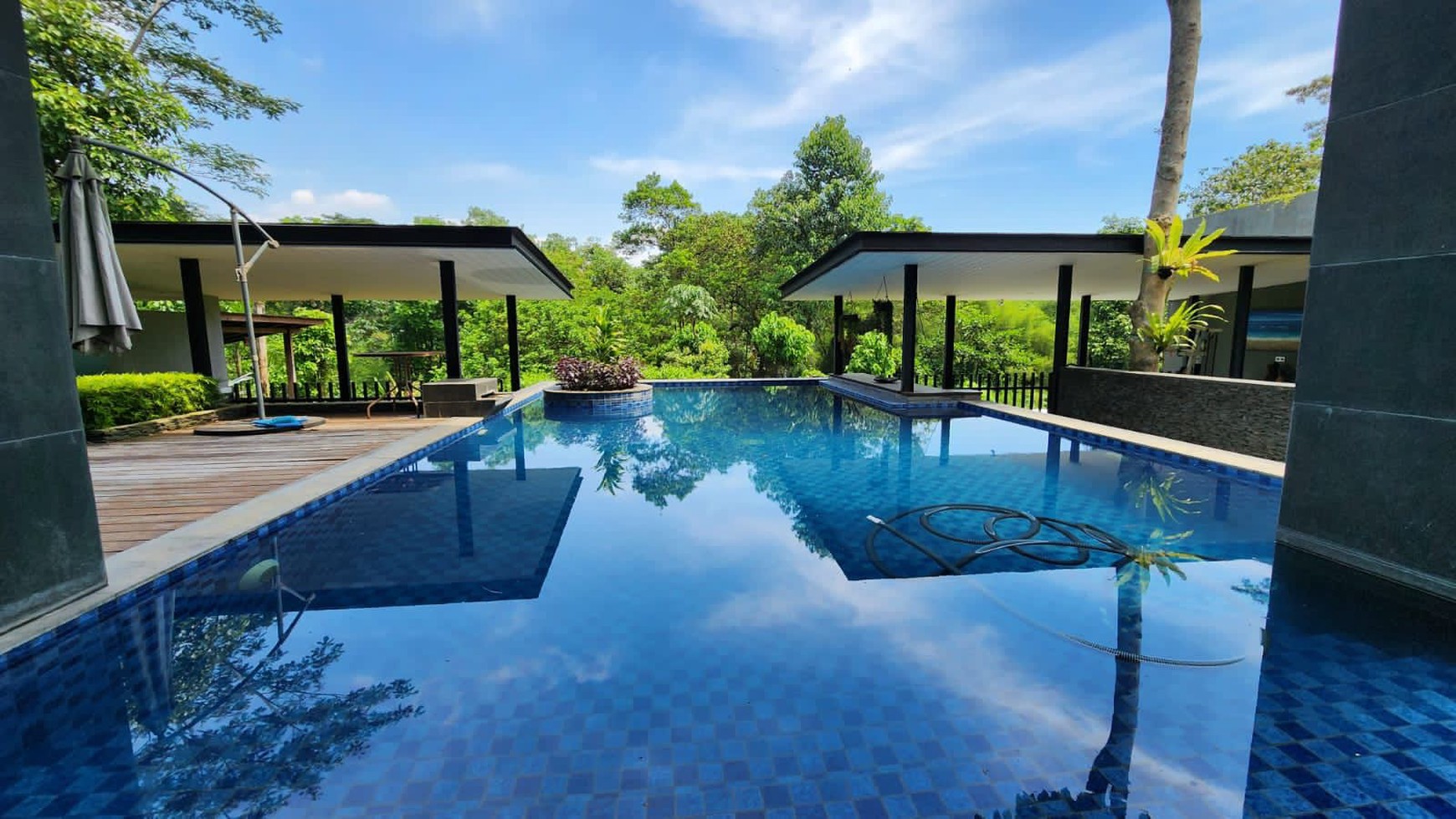 Rumah Luxury Minimalis Modern Dengan Pemandangan Gunung di Sentul City