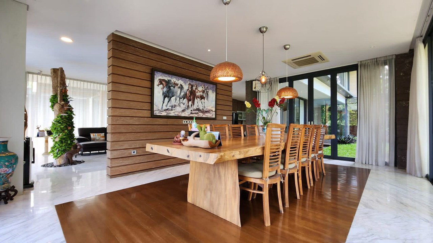 Rumah Luxury Minimalis Modern Dengan Pemandangan Gunung di Sentul City