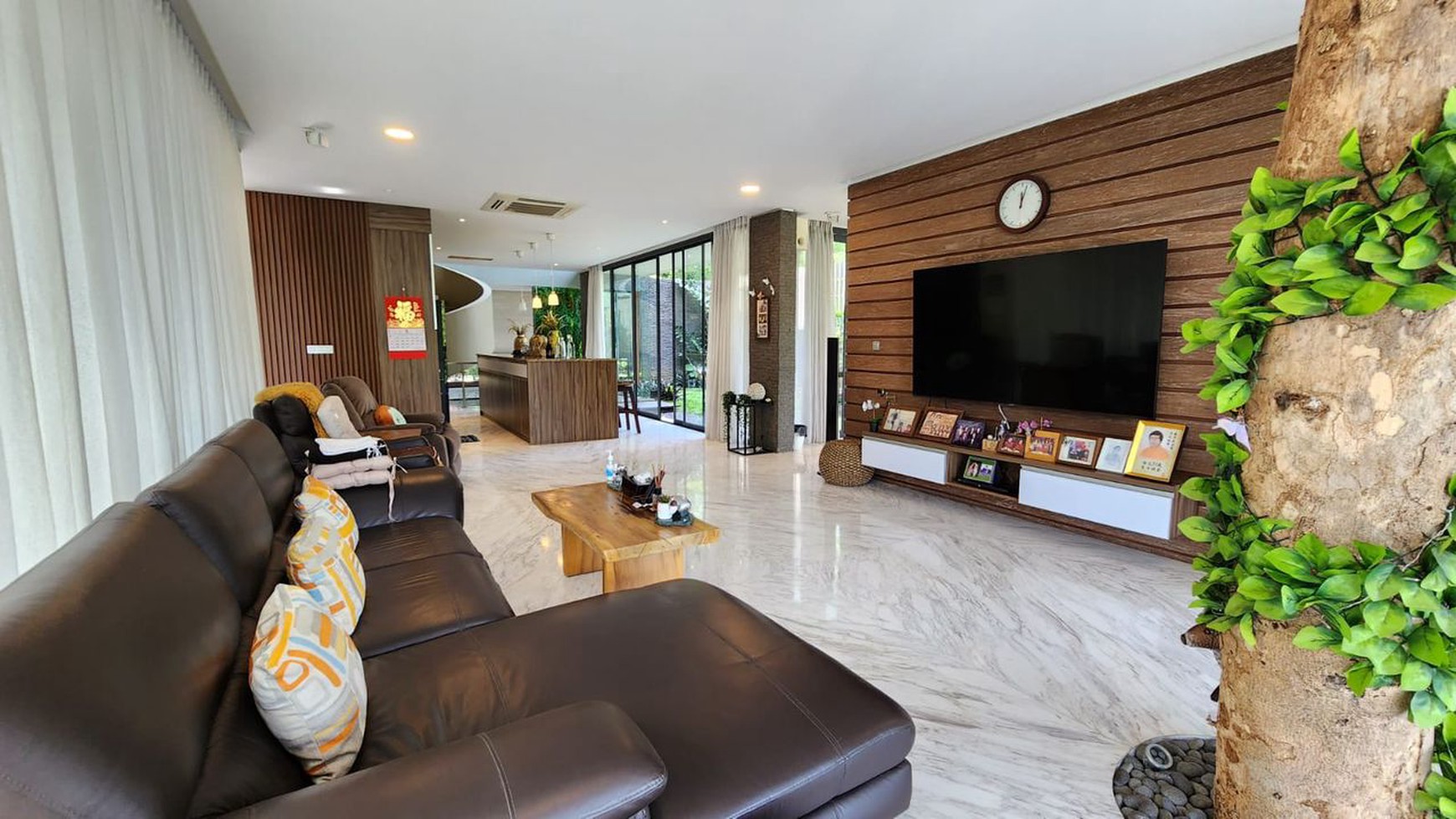 Rumah Luxury Minimalis Modern Dengan Pemandangan Gunung di Sentul City
