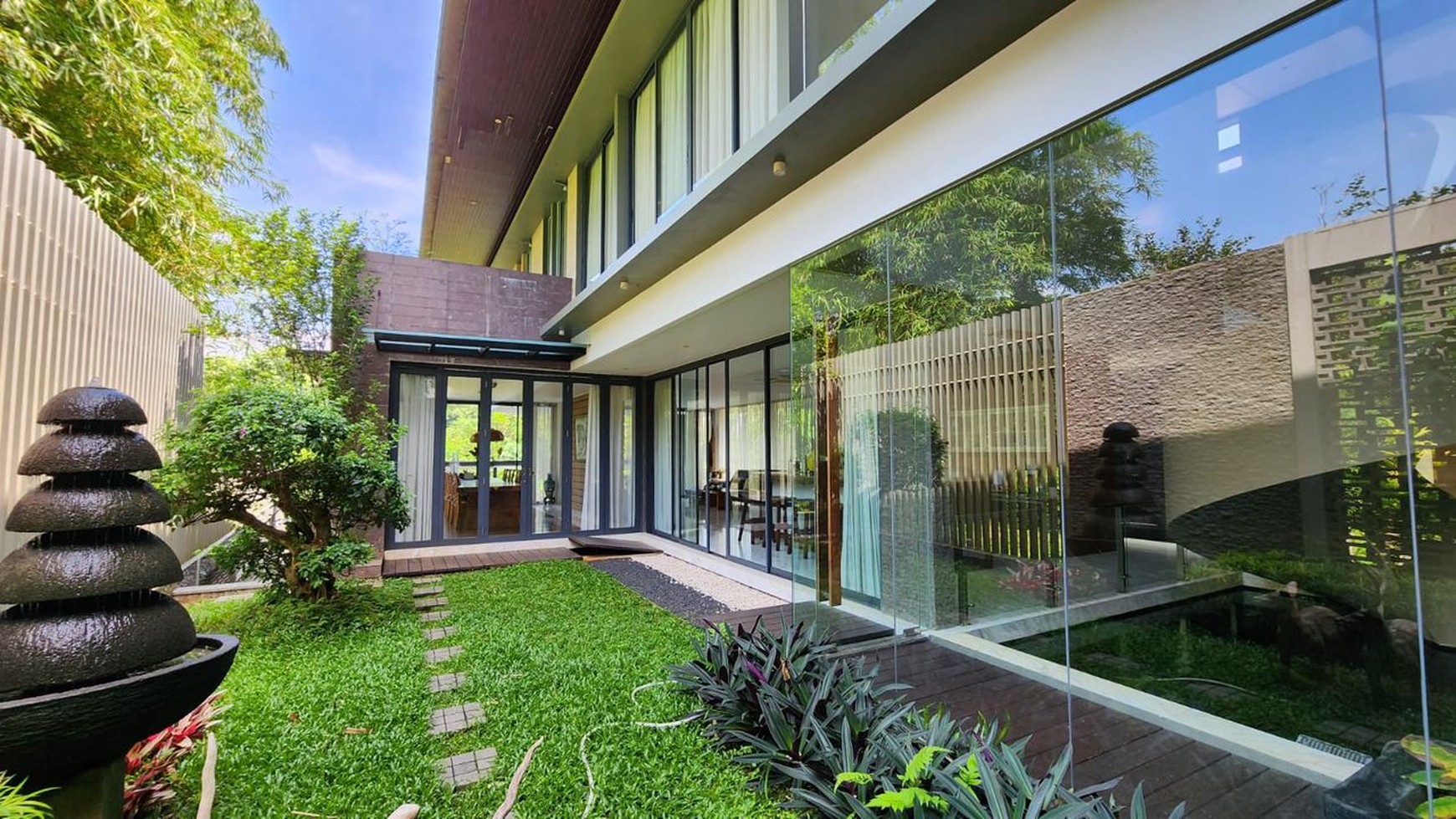 Rumah Luxury Minimalis Modern Dengan Pemandangan Gunung di Sentul City
